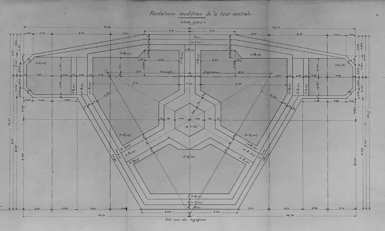 Corps central, fondations modifiées de la tour centrale, plan (pl.6).