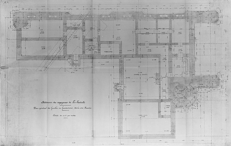 Aile côté Nantes, plan général des fouilles et fondations (pl.8).