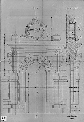 Hall de voyageurs, élévation et coupe de l'horloge (pl.28).