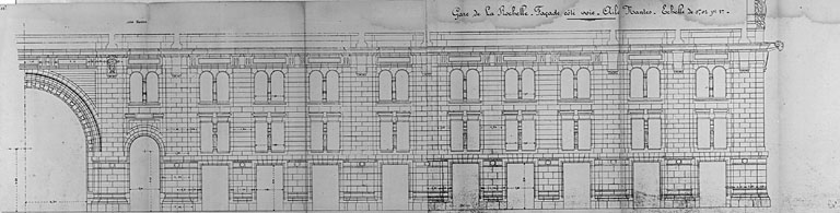 Bâtiment principal, aile côté Nantes, élévation côté voies (pl.5).