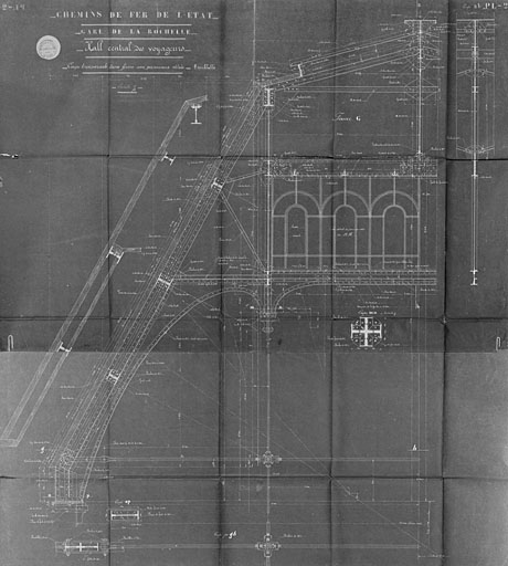 Hall des voyageurs, coupe transversale d'une ferme à panneaux vitrés, en 1913, par Ménard et Gourdon (pl.2).