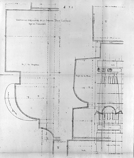 Bâtiment principal, tour centrale, vestibule du rez-de-chaussée, profil du chapiteau et de la base, en 1911 (pl.9).