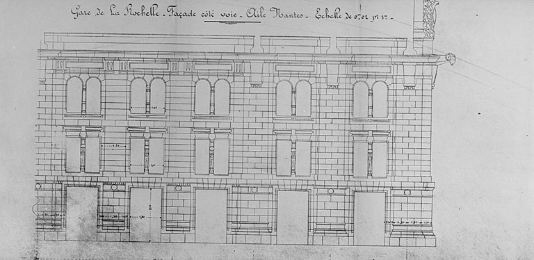 Bâtiment principal, aile côté Nantes, élévation sur la voie (pl.4).