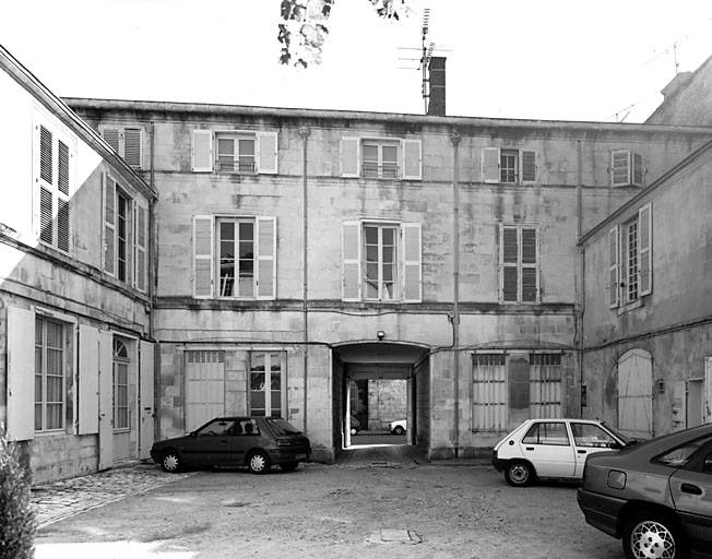 Corps de bâtiment sur rue, élévation ouest sur cour.