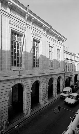 Elévation antérieure est, avant corps et partie nord.