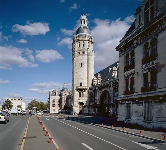 Elévations antérieures, parties centrales vues depuis la droite.