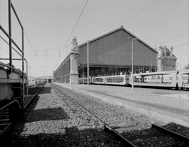 Marquise sur les voies vue depuis le sud est.