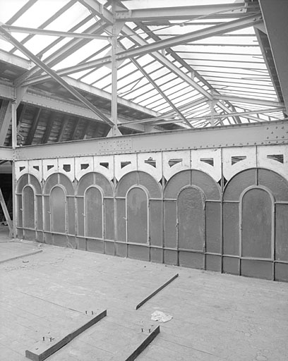 Corps de bâtiment principal, hall des voyageurs, détail de la verrière.