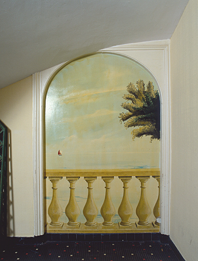 Aile ouest, escalier de l'hôtel dans l'avant corps nord, décor peint.