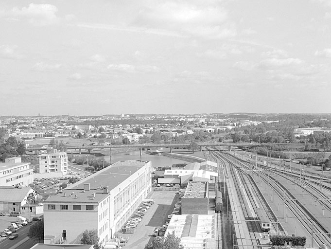 Les voies à l'est vues depuis la tour centrale.