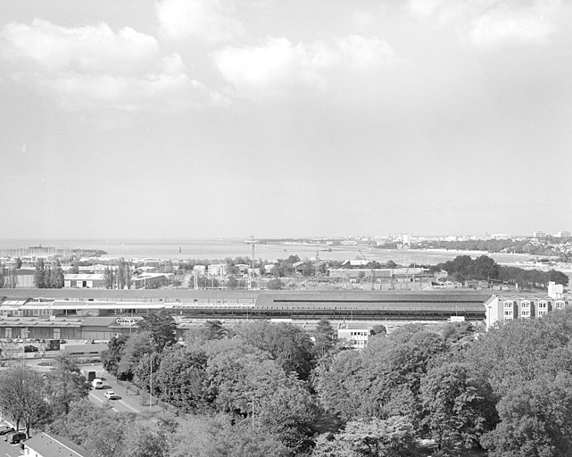 La gare de marchandise au nord-ouest vue depuis la tour centrale.