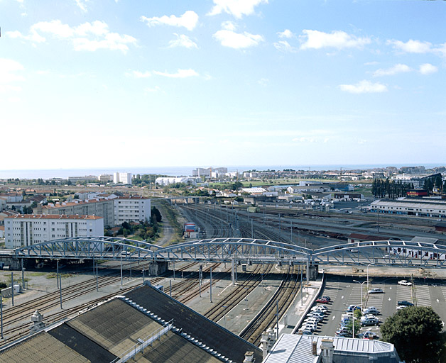 Les voies à l'ouest vues depuis la tour centrale.