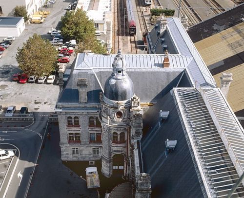 L'aile est vue depuis la tour centrale.