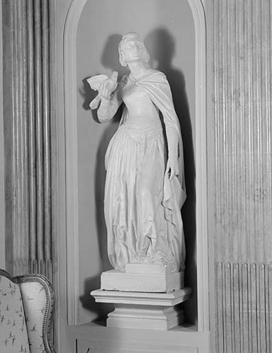 Hôtel, vestibule, mur est, statue.