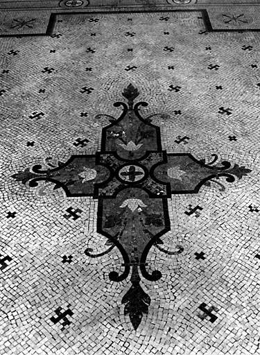 Corps de bâtiment est, vestibule, sol en mosaïque fait par l'architecte Jean Béraud.