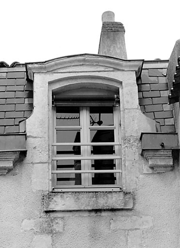 Elévation sur cour, détail d'une lucarne.