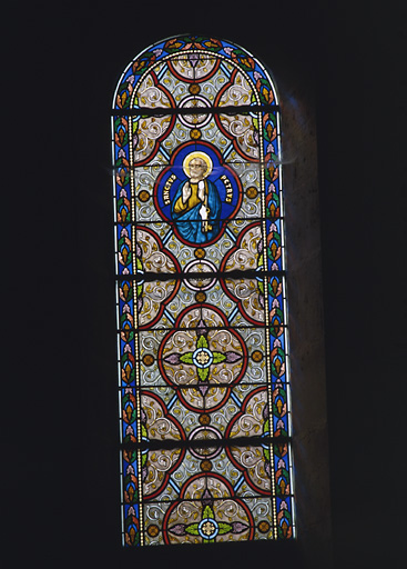 2 verrières figurées décoratives : saint Pierre, saint Hilaire de Poitiers (baies 1 et 2).