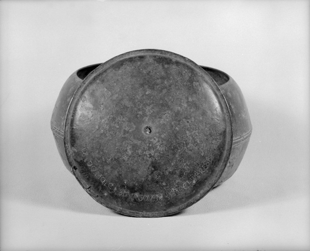 Détail de l'inscription du couvercle.