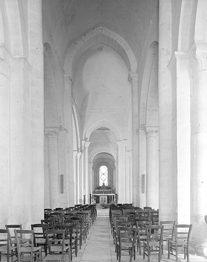 Vue intérieure vers le choeur.
