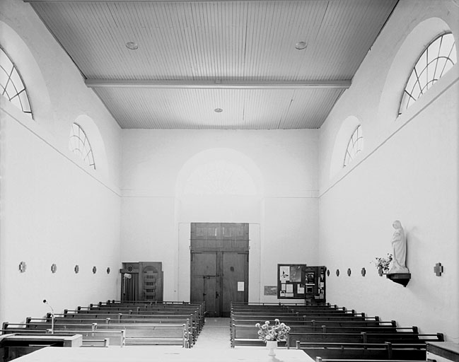 Intérieur, vue vers le revers de la façade.