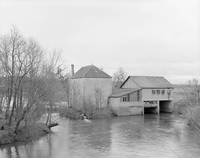 Atelier de fabrication de la minoterie et bâtiment d'eau vus de l'ouest.