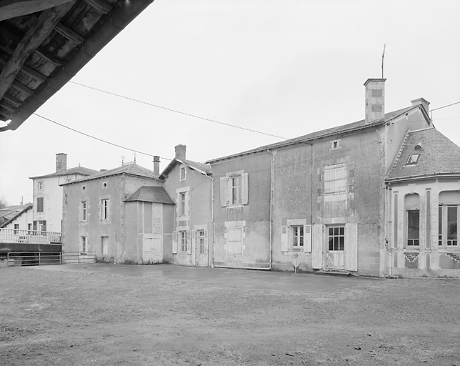 Logements d'ouvriers vus du sud ouest.
