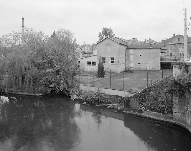 Moulin à blé ; laiterie industrielle ; fromagerie industrielle dite laiterie Coopérative du Vieux Château