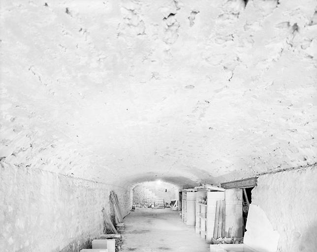 Intérieur de la cave : l'un des deux vaisseaux.