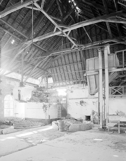 Intérieur de la salle de brassage vu vers le sud.