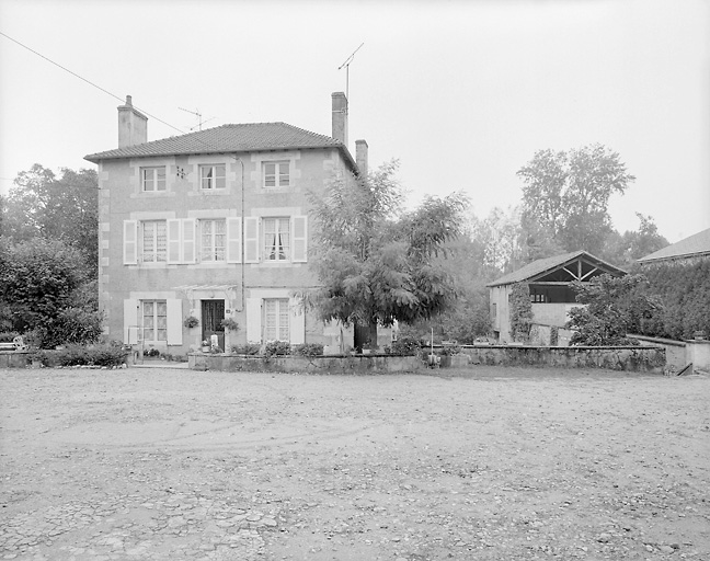 Moulin à blé ; minoterie ; usine de construction mécanique