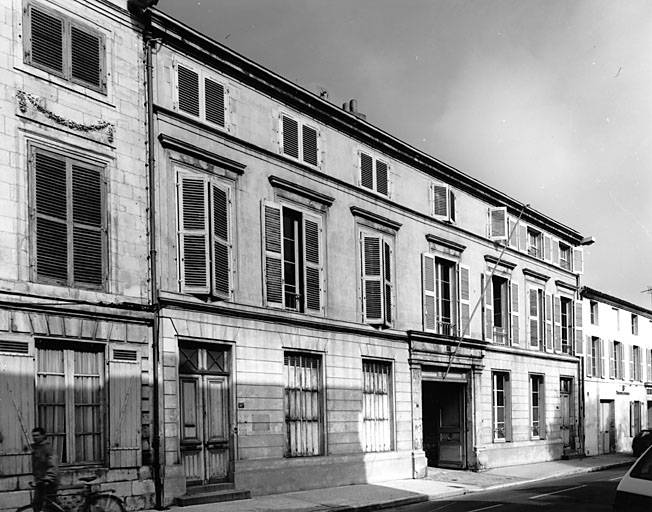 Corps de bâtiment est, élévation est sur rue.