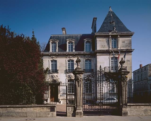 Vue générale depuis la rue.