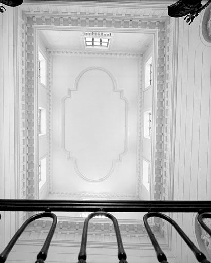 Corps de bâtiment principal, cage d'escalier, couvrement.
