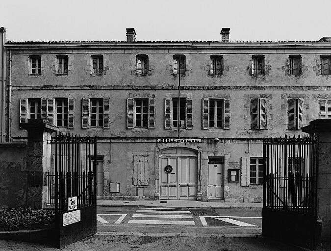 Façade sur rue.