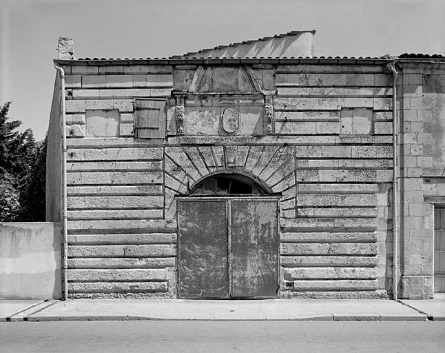 Elévation ouest sur la rue Saint-Louis.