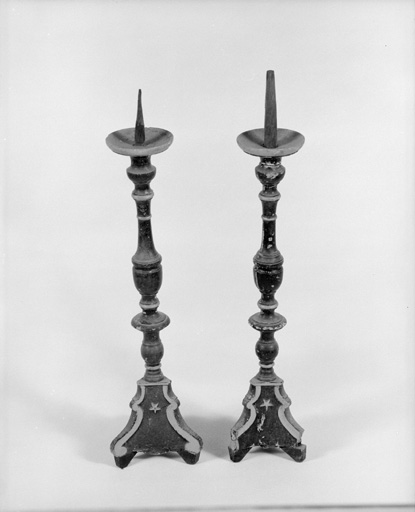 4 chandeliers funéraires