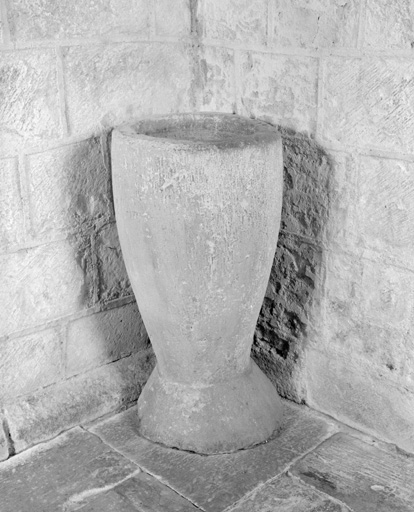Mortier, bénitier.