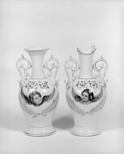 2 vases d'autel.