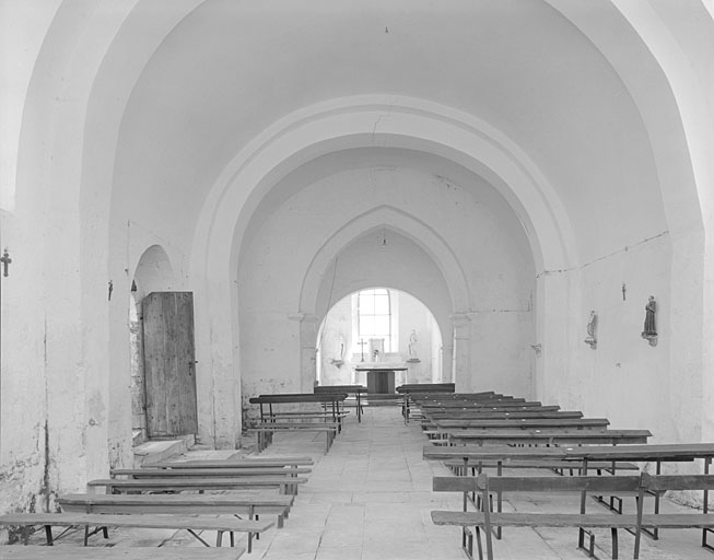 Intérieur, vue vers le choeur.