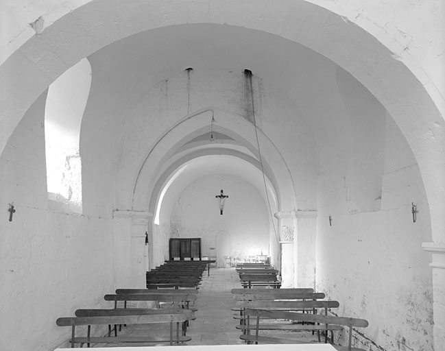 Intérieur, vue vers l'ouest.