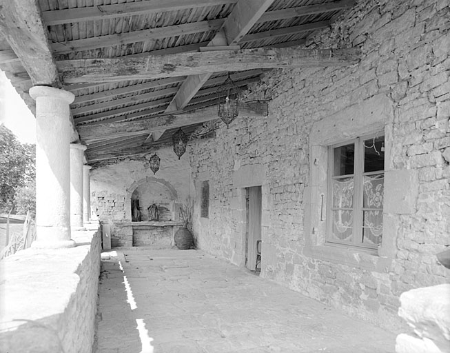 Logis, galerie, vue intérieure.