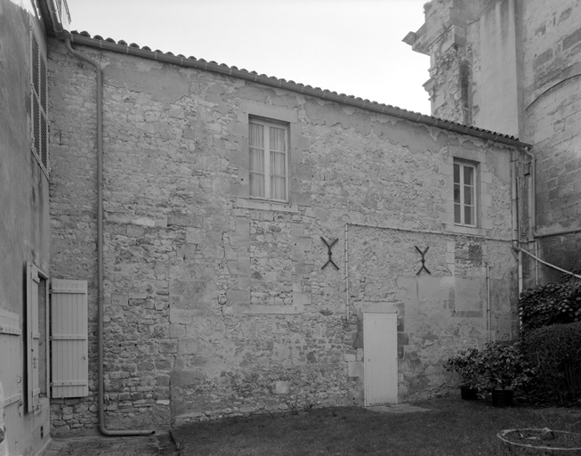 Elévation nord sur le jardin.