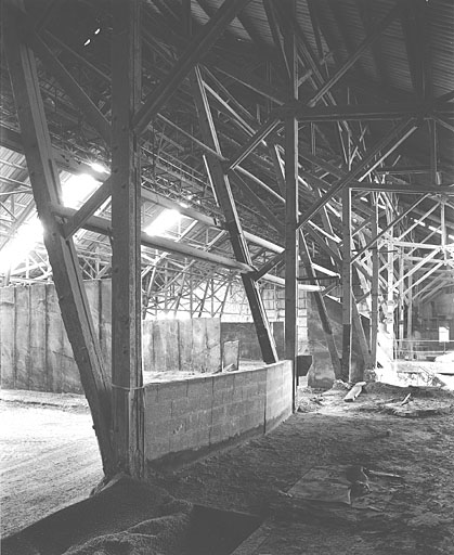 Vue intérieure de la partie du magasin possédant encore sa charpente d'origine de 1929.