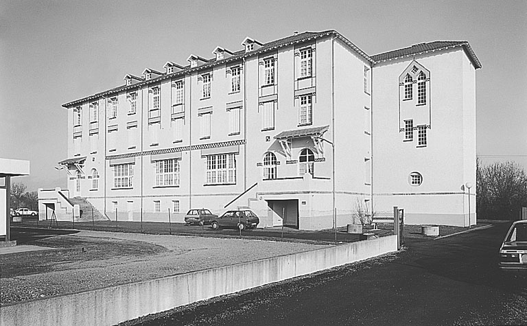 Bâtiment abritant le réfectoire et des chambres pour les ouvriers vu du sud.