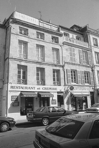 Façade des deux maisons.