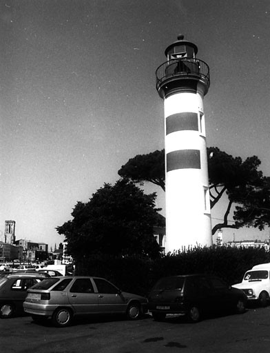 Phare, quai de la Jetée, face sud ouest.