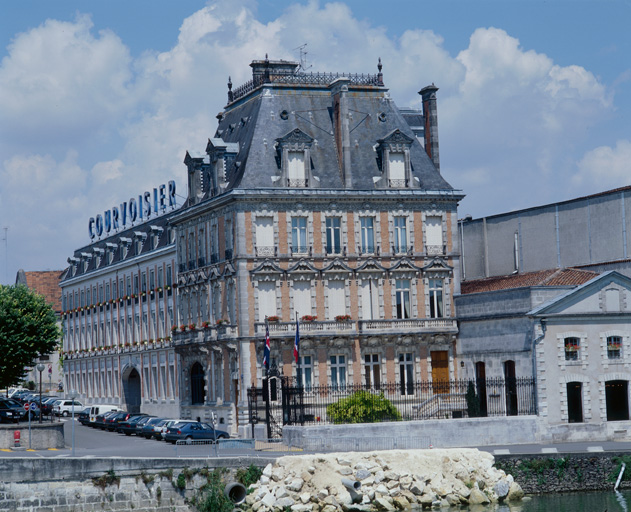 Comptoir et bureaux, élévations sud et ouest.