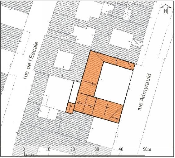 Plan masse, plan schématique des toitures, d'après le plan cadastral de 1976.