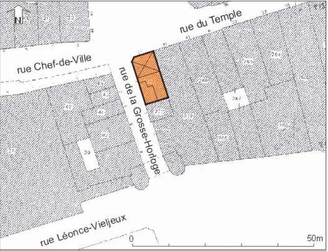 Plan masse, plan schématique des toitures, d'après le plan cadastral de 1976.