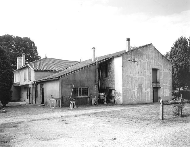 Bâtiment de logement, bureau et atelier de fabrication vu du nord.